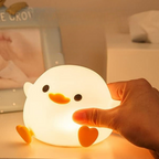 Luminária Noturna Pintinho Junior Chic – Silicone Macio e Recarregável USB