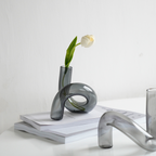 Vaso Decorativo Nordic Twist – Design Escultural Moderno e Elegante