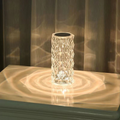 Luminária de Cristal com Padrão de Rosa – Touch USB com Projeção de Luz Diamante
