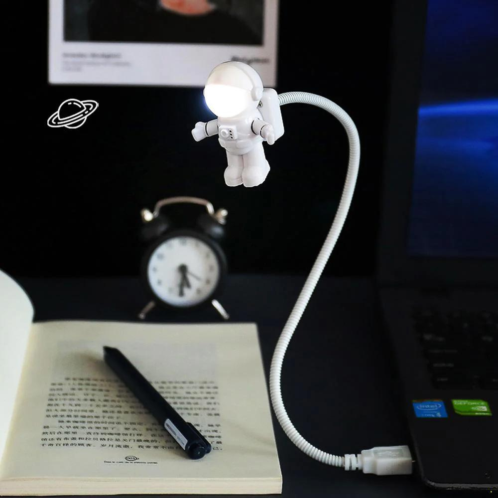 Luminária USB Astronauta Flexível – Luz de Mesa LED para Notebook e Computador