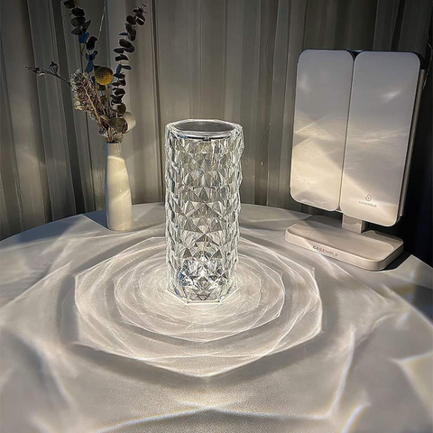 Luminária de Cristal com Padrão de Rosa – Touch USB com Projeção de Luz Diamante