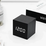 Relógio de Mesa LED Cubo em Madeira – Digital com Display de Temperatura e Data