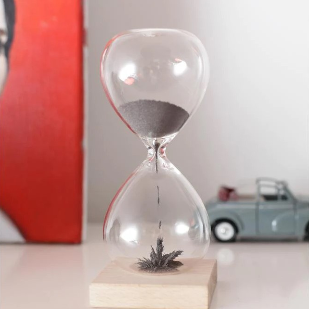 Ampulheta Magnética Decorativa – Areia Magnética com Base em Madeira