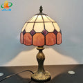 Luminária de Mesa Estilo Tiffany em Vidro Colorido – Base Clássica em Metal Envelhecido 8