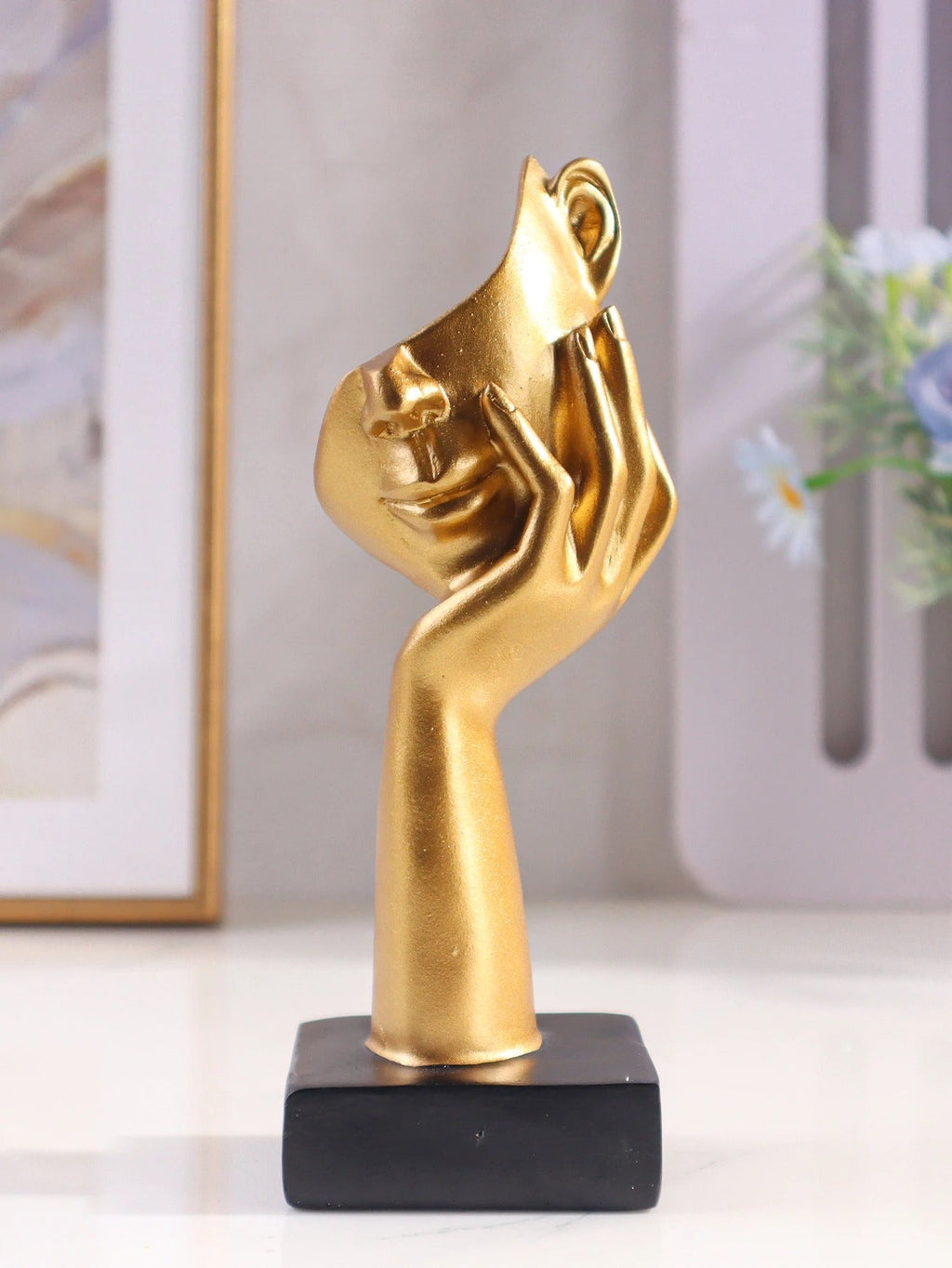 Escultura Rosto Dourado em Resina – Estatueta Decorativa de Arte Moderna