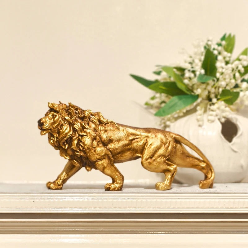 Estátua de Leão Dourado em Resina – Escultura Decorativa Premium para Mesa e Aparador