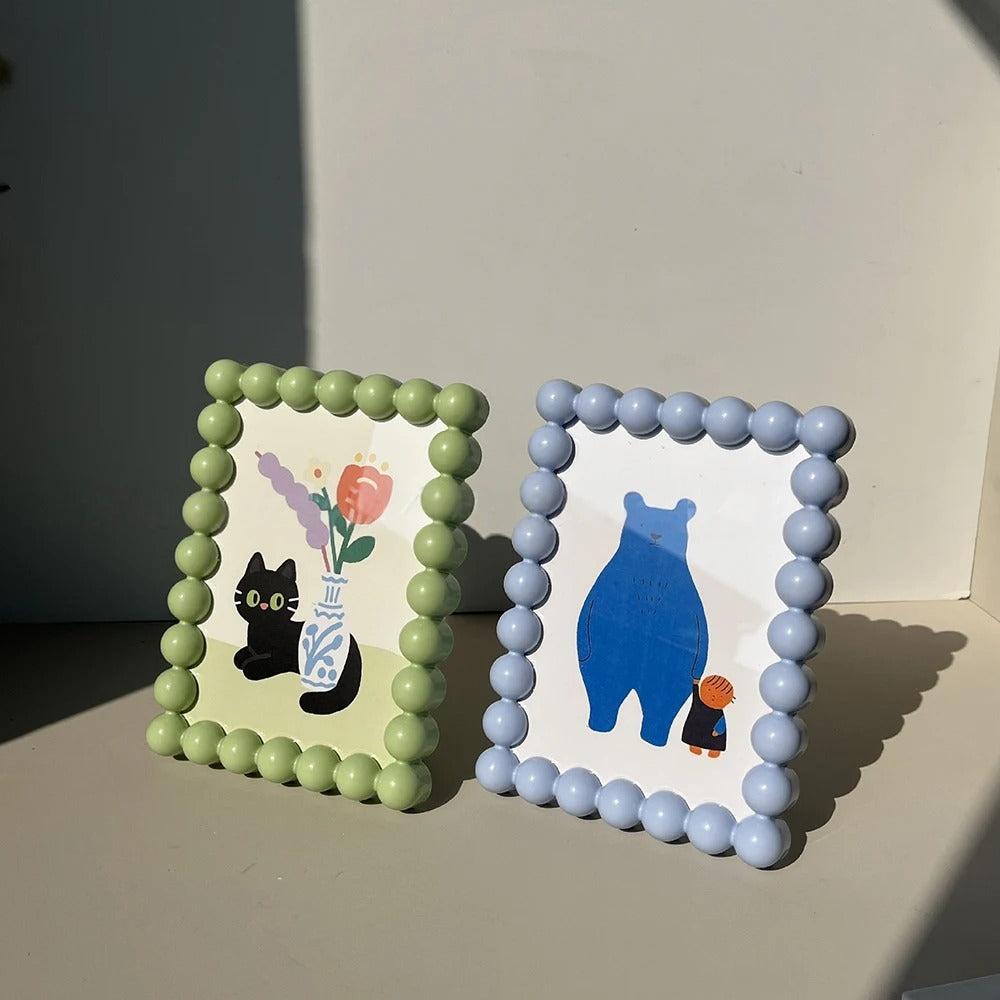 Porta-Retrato Decorativo com Borda de Contas – Fofo e Moderno 13x17,6cm