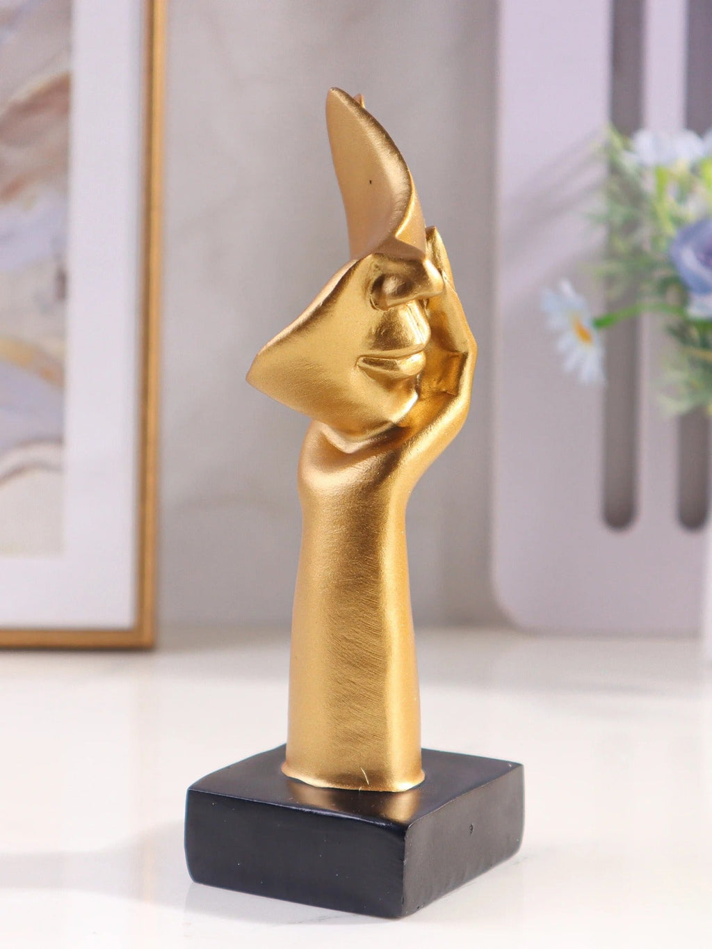 Escultura Rosto Dourado em Resina – Estatueta Decorativa de Arte Moderna