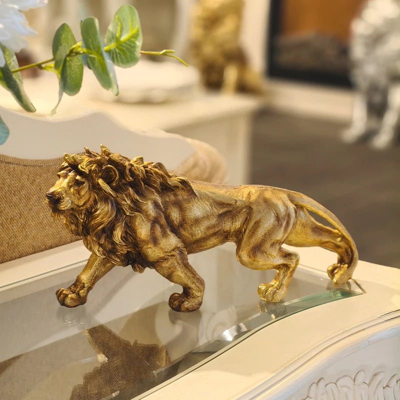Estátua de Leão Dourado em Resina – Escultura Decorativa Premium para Mesa e Aparador