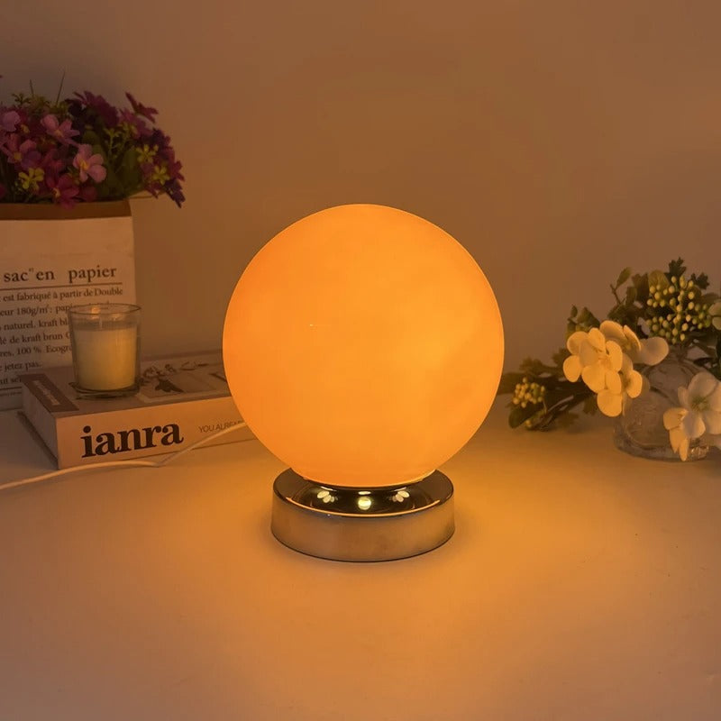 Luminária de Mesa Esfera Minimalista – Recarregável com Dimmer para Cabeceira