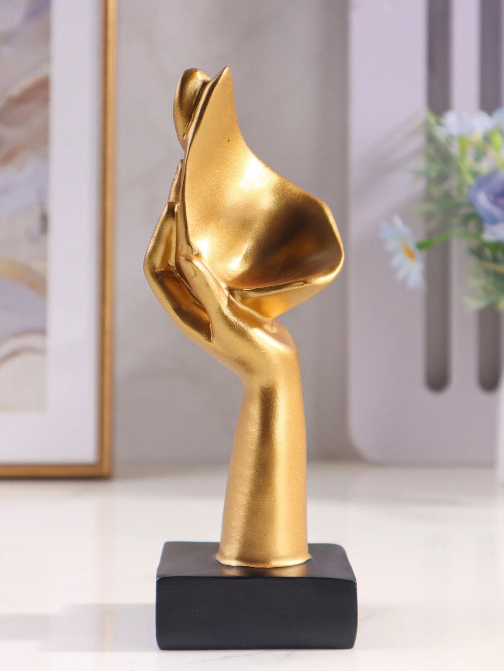 Escultura Rosto Dourado em Resina – Estatueta Decorativa de Arte Moderna