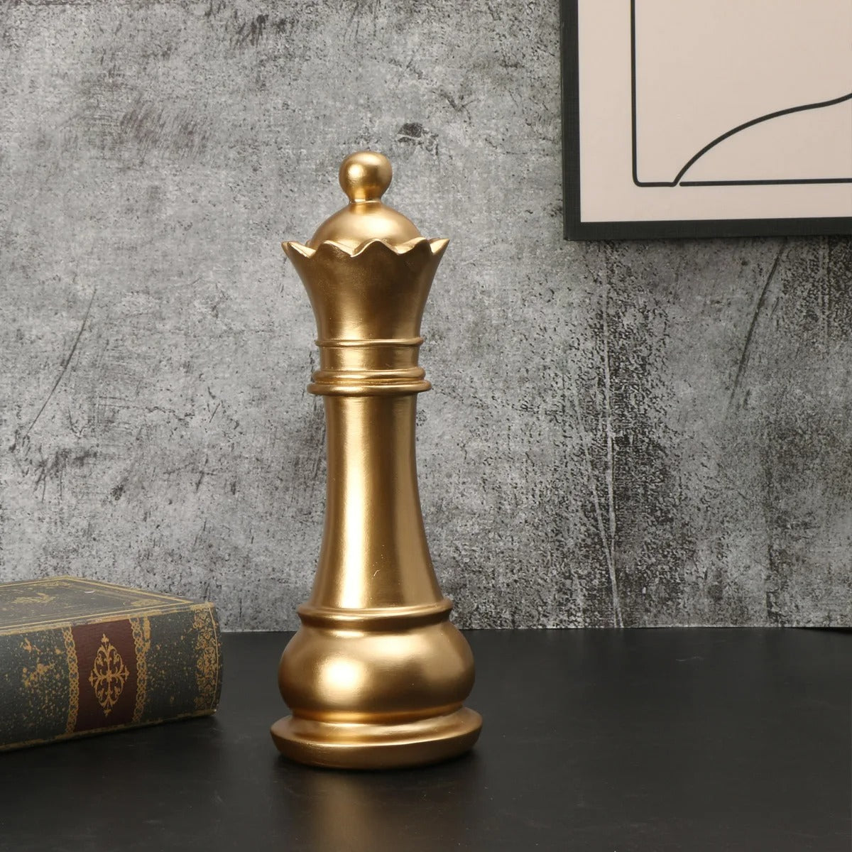 Escultura Peça de Xadrez Dourada em Resina – Cavalo Decorativo para Sala