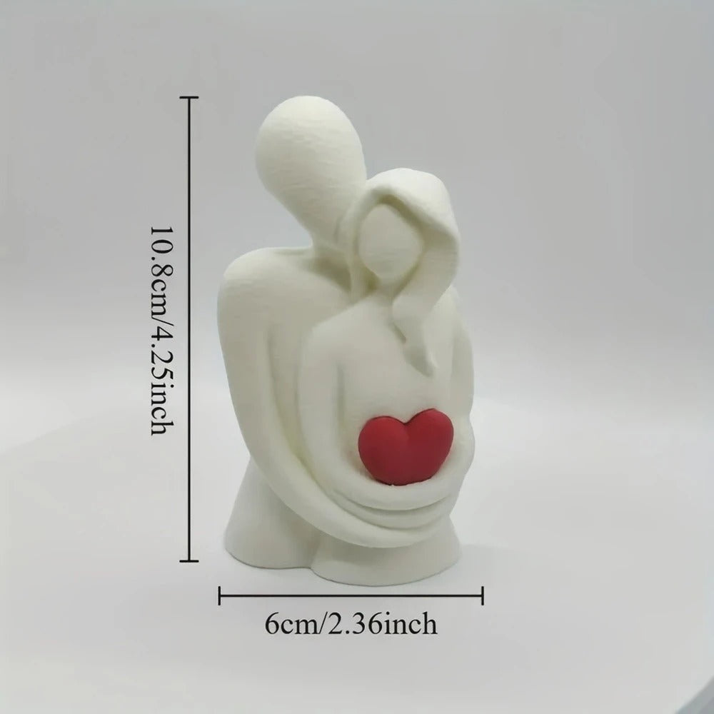 Estátua de Casal com Coração – Escultura de Abraço em Arte Moderna 3D