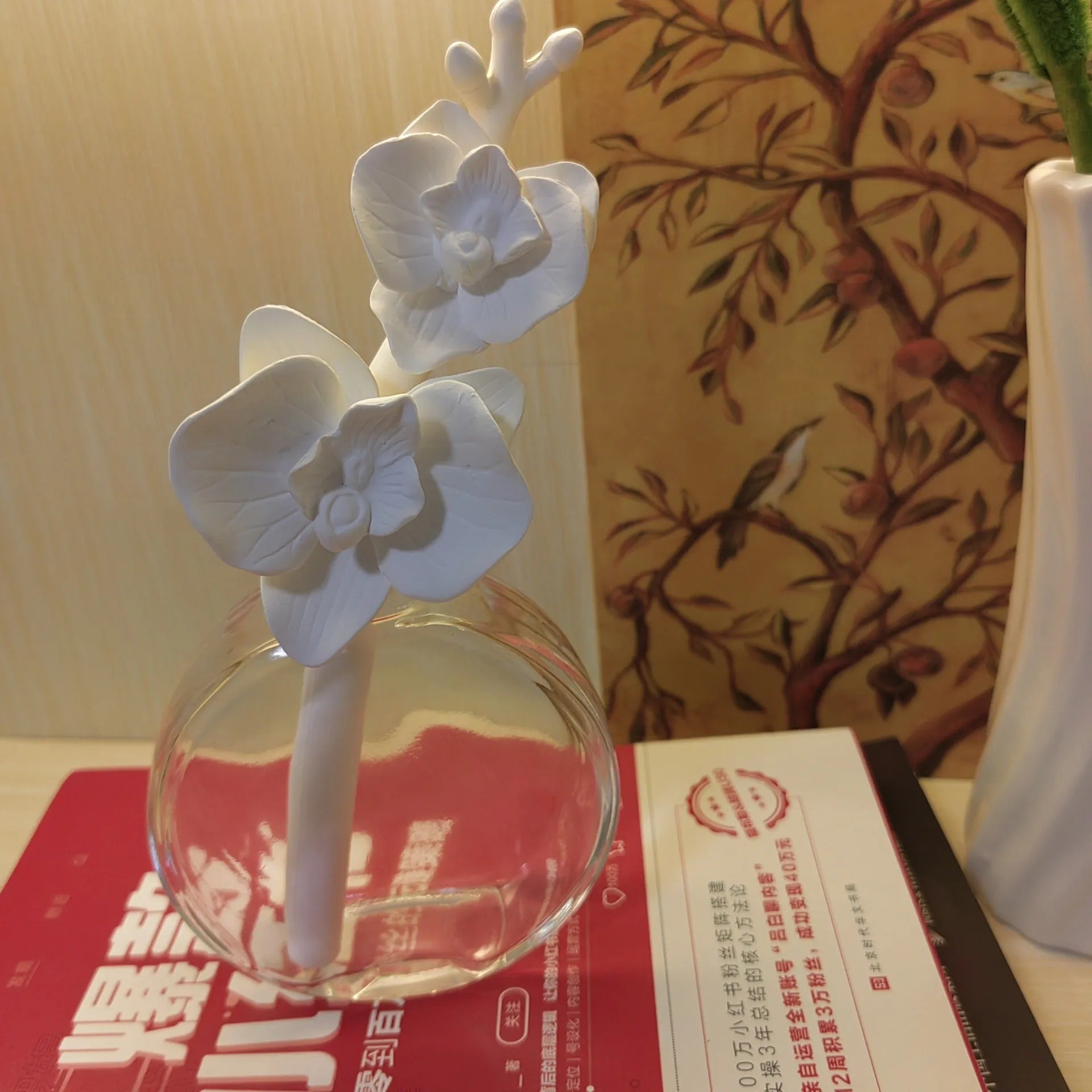 Difusor de Ambiente com Orquídea em Cerâmica e Frasco de Vidro