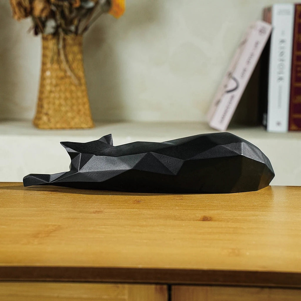 Estatueta Geométrica de Gato Deitado – Escultura Decorativa Moderna