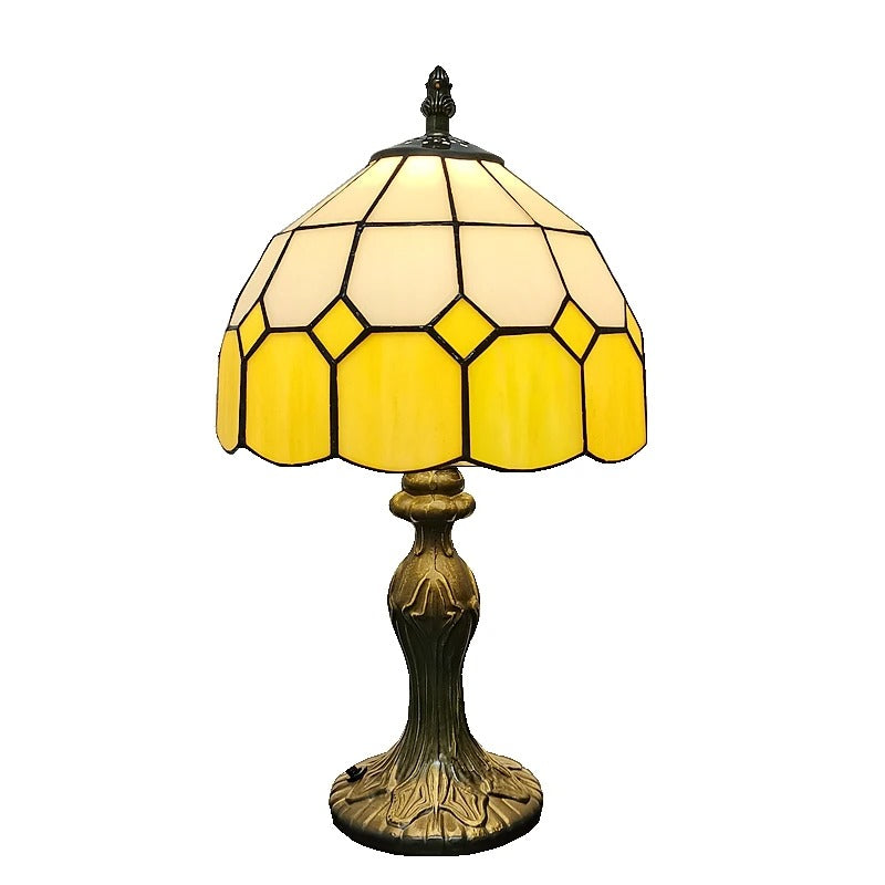 Luminária de Mesa Estilo Tiffany em Vidro Colorido – Base Clássica em Metal Envelhecido 8