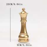 Escultura Peça de Xadrez Dourada em Resina – Cavalo Decorativo para Sala