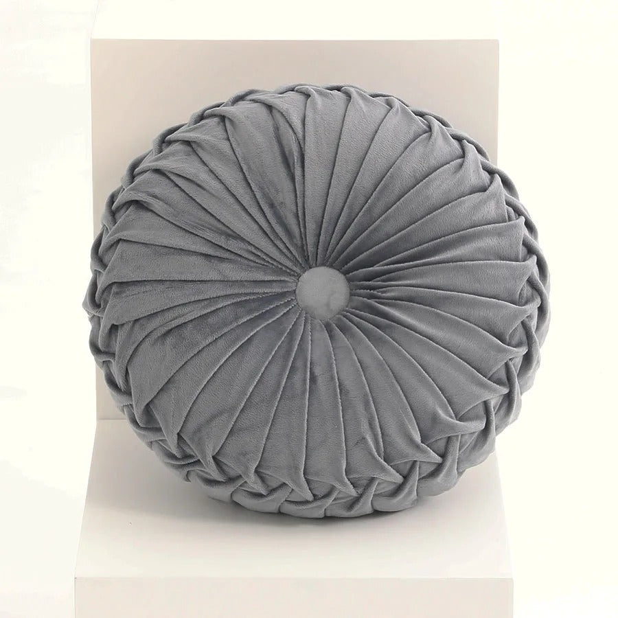 Almofada Redonda Plissada 3D em Veludo – Costurada à Mão 35x35cm